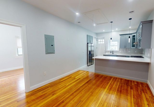 14 King St 3, Boston, MA 02122