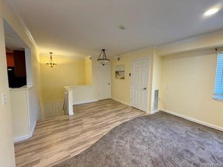 56 pointe cir s, Coram, NY 11727