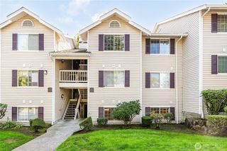 19230 Forest Park Drive NE #J131, Lake Forest Park, WA 98155