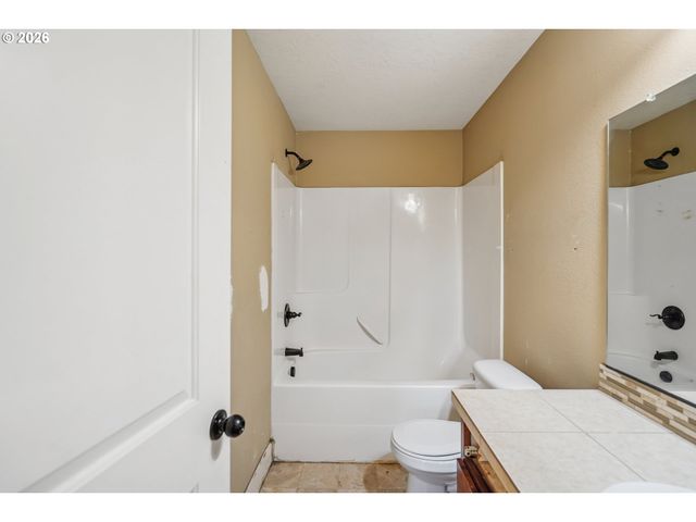 1055 Se MILLRIGHT Ave, Mc Minnville, OR 97128