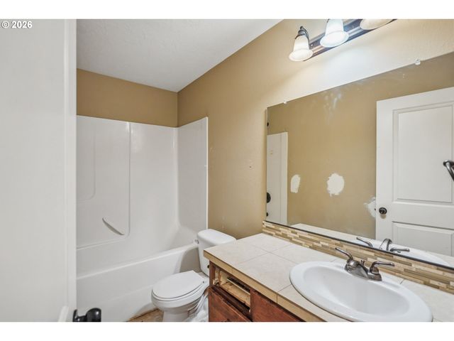 1055 Se MILLRIGHT Ave, Mc Minnville, OR 97128