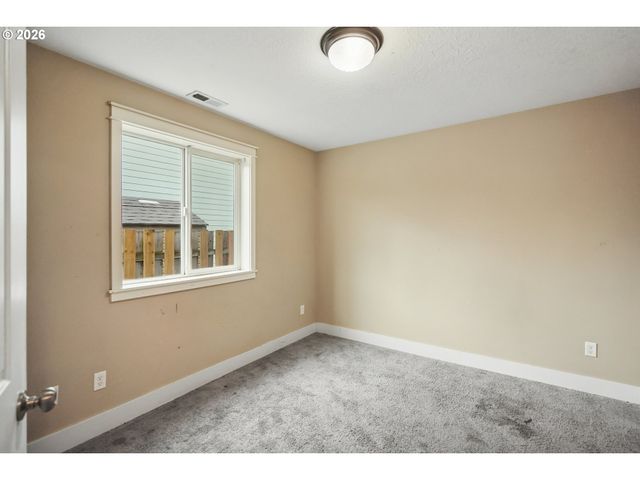 1055 Se MILLRIGHT Ave, Mc Minnville, OR 97128