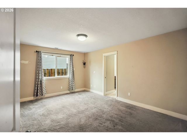1055 Se MILLRIGHT Ave, Mc Minnville, OR 97128