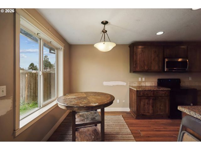 1055 Se MILLRIGHT Ave, Mc Minnville, OR 97128