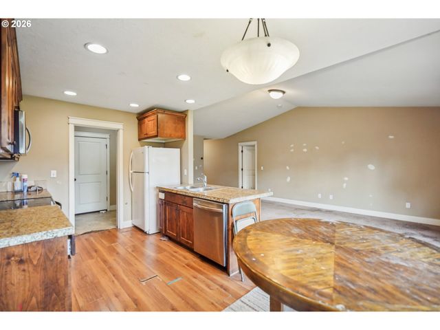 1055 Se MILLRIGHT Ave, Mc Minnville, OR 97128
