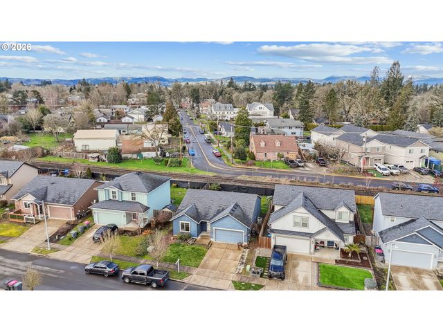 1055 Se MILLRIGHT Ave, Mc Minnville, OR 97128
