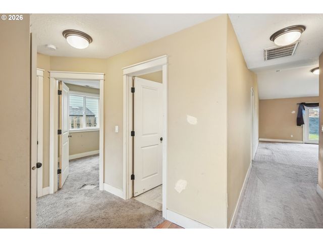 1055 Se MILLRIGHT Ave, Mc Minnville, OR 97128