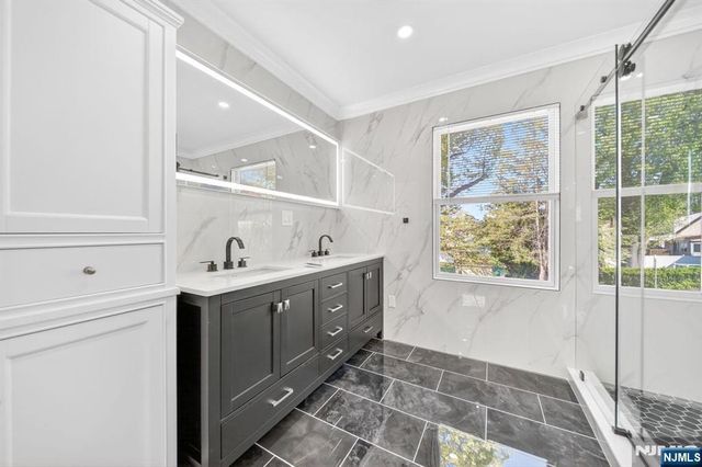 110 Central Avenue, Rochelle Park, NJ 07662