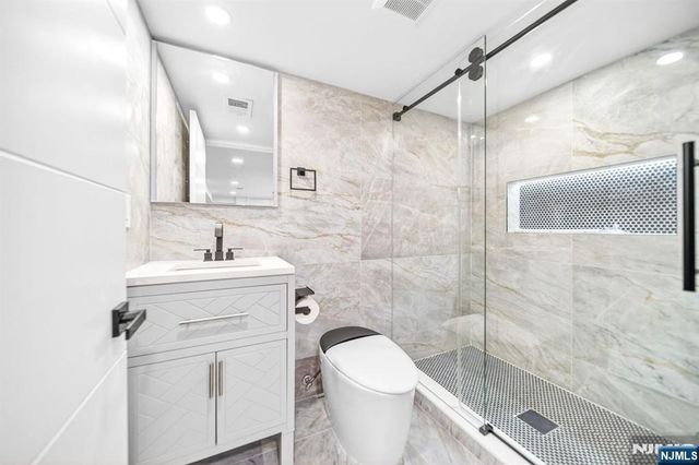 110 Central Avenue, Rochelle Park, NJ 07662