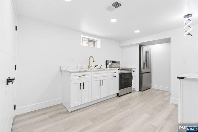110 Central Avenue, Rochelle Park, NJ 07662