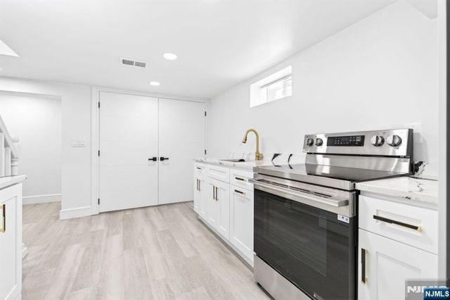 110 Central Avenue, Rochelle Park, NJ 07662
