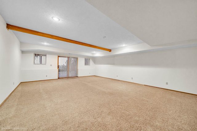 6916 N Prairie Crest Rd, Spokane, WA 99224