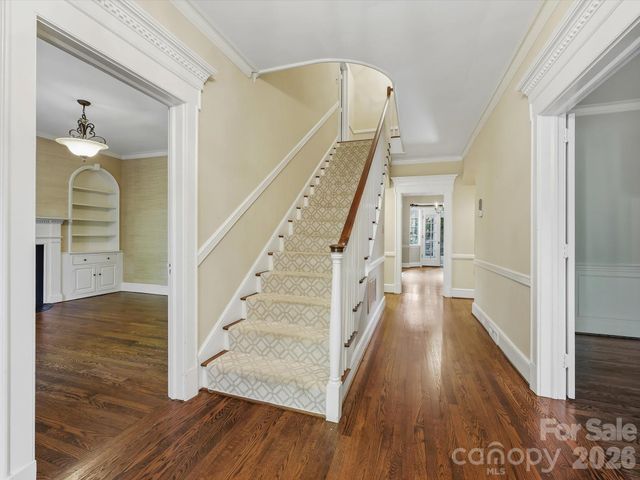 2035 Pinewood Circle, Charlotte, NC 28211