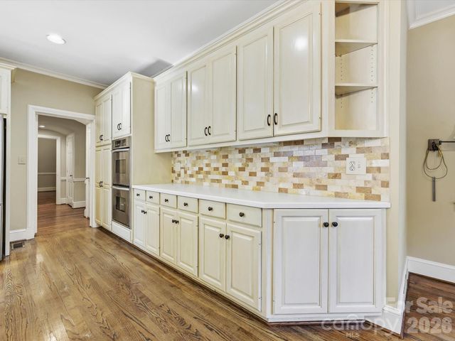 2035 Pinewood Circle, Charlotte, NC 28211