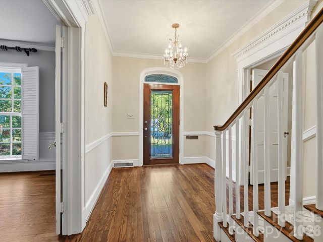 2035 Pinewood Circle, Charlotte, NC 28211