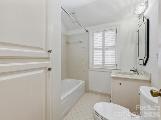 2035 Pinewood Circle, Charlotte, NC 28211