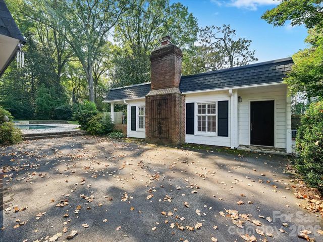 2035 Pinewood Circle, Charlotte, NC 28211