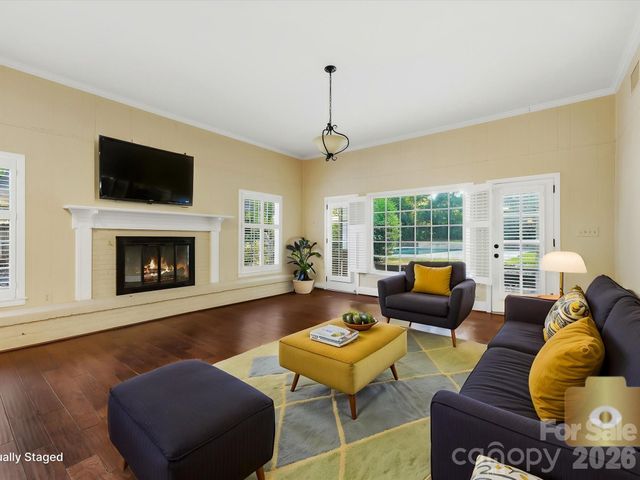 2035 Pinewood Circle, Charlotte, NC 28211