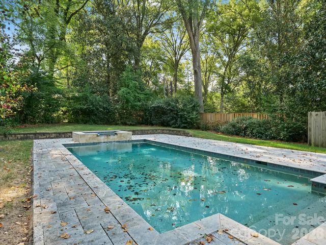 2035 Pinewood Circle, Charlotte, NC 28211