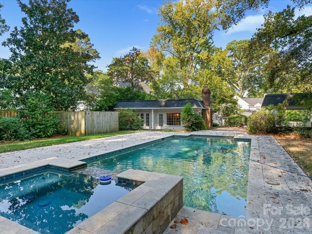 2035 Pinewood Circle, Charlotte, NC 28211
