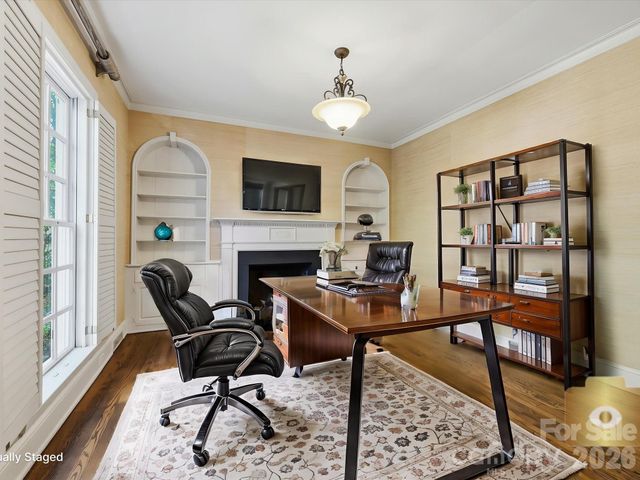 2035 Pinewood Circle, Charlotte, NC 28211