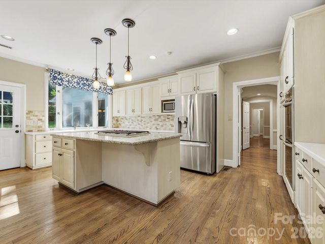 2035 Pinewood Circle, Charlotte, NC 28211