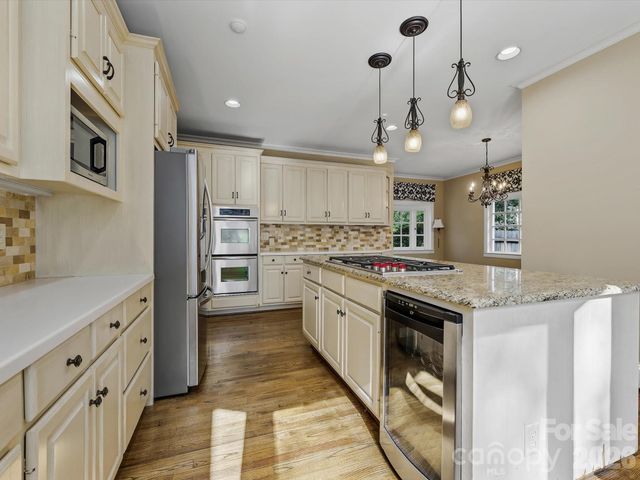 2035 Pinewood Circle, Charlotte, NC 28211