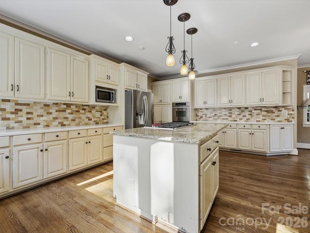 2035 Pinewood Circle, Charlotte, NC 28211