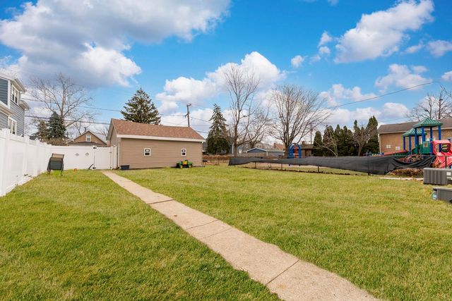 3227 Harrison Avenue, Brookfield, IL 60513