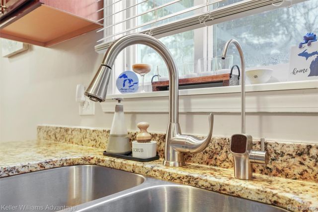 311 Teelin Drive, Oxford Charter Township, MI 48371