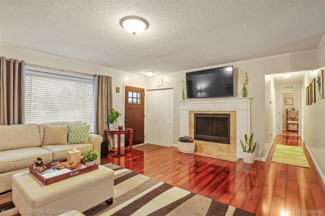 311 Teelin Drive, Oxford Charter Township, MI 48371