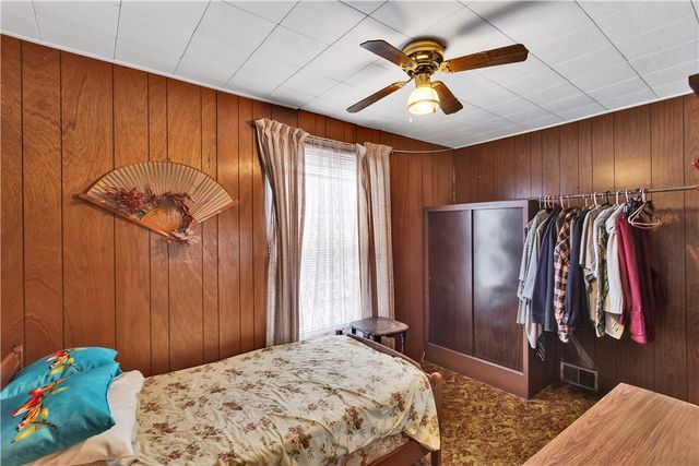 733 N Warren Ave, Apollo Boro, PA 15613