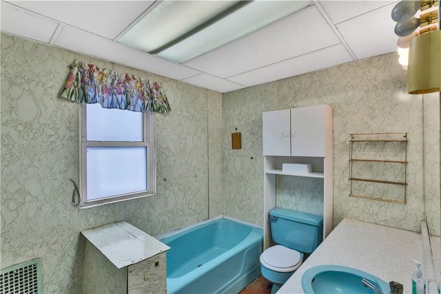 733 N Warren Ave, Apollo Boro, PA 15613