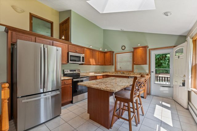 9 Mountain View Drive, Hudson, NH 03051