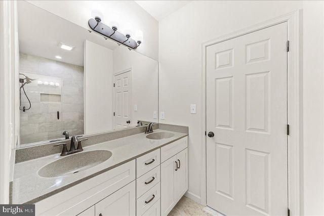 245 FLINTWOOD DR, Oxford, PA 19363