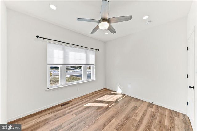 245 FLINTWOOD DR, Oxford, PA 19363