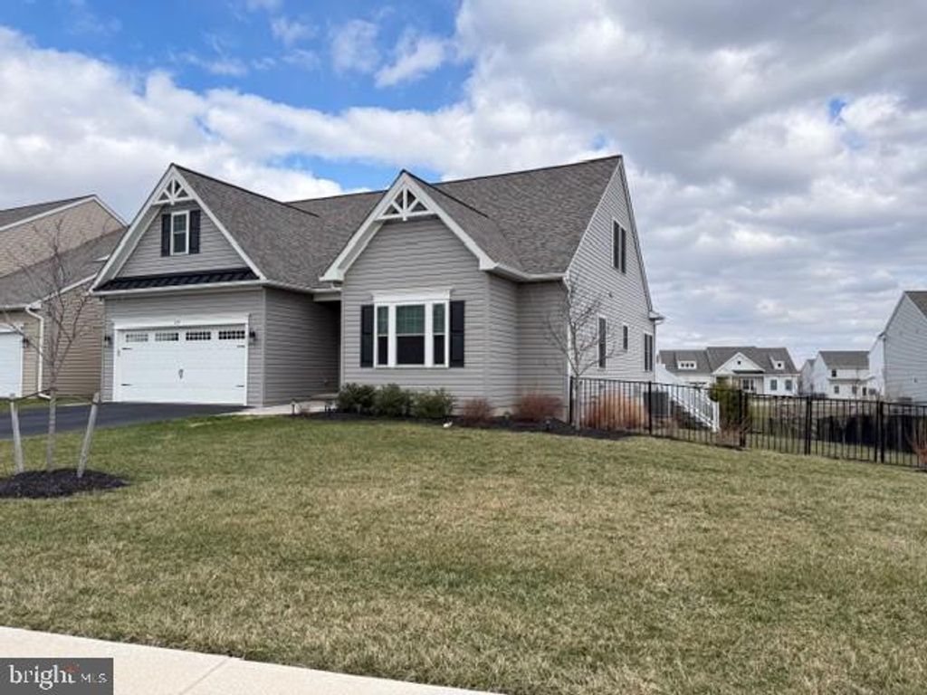 245 FLINTWOOD DR, Oxford, PA 19363