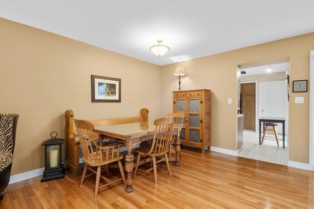 10 W Windsor Court, Sugar Grove, IL 60554