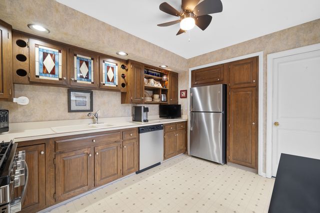 10 W Windsor Court, Sugar Grove, IL 60554