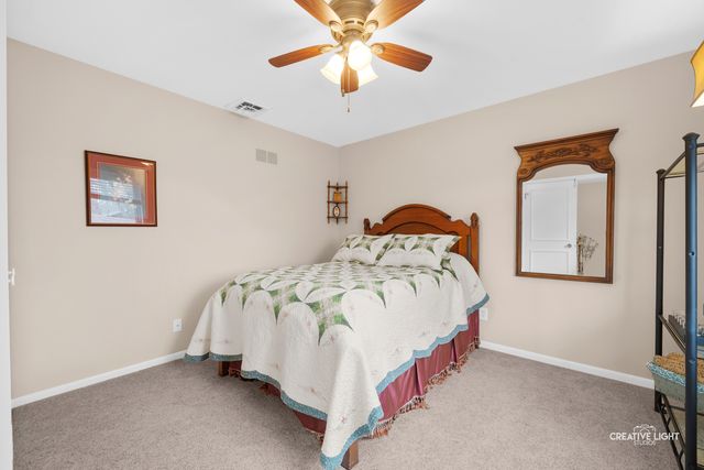 10 W Windsor Court, Sugar Grove, IL 60554