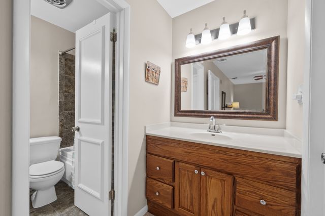 10 W Windsor Court, Sugar Grove, IL 60554