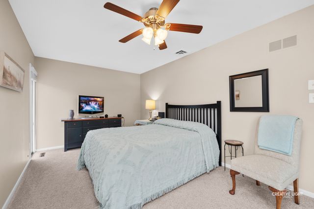 10 W Windsor Court, Sugar Grove, IL 60554
