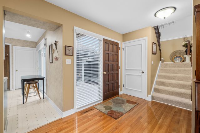 10 W Windsor Court, Sugar Grove, IL 60554