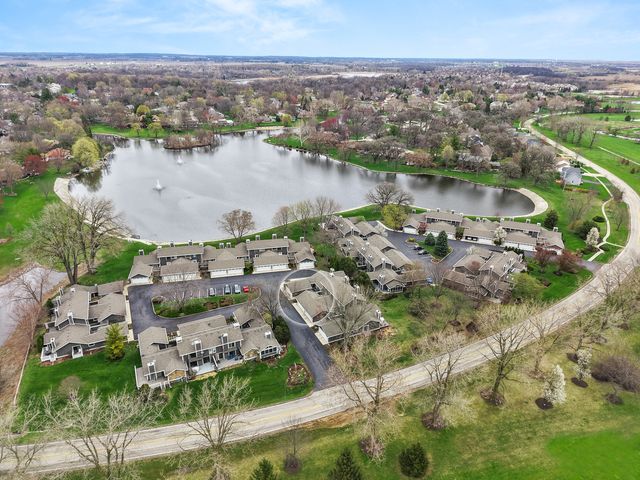 10 W Windsor Court, Sugar Grove, IL 60554