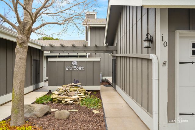 10 W Windsor Court, Sugar Grove, IL 60554