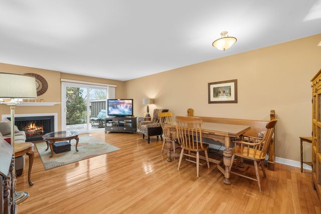 10 W Windsor Court, Sugar Grove, IL 60554
