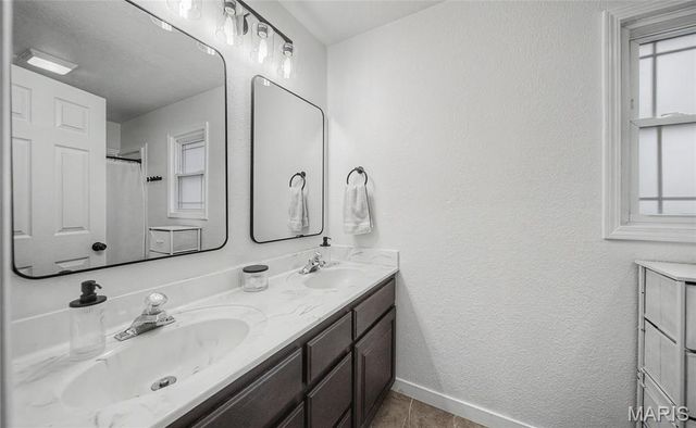 30421 Peach Blossom Lane, Lebanon, MO 65536