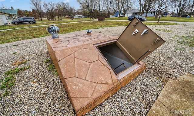 30421 Peach Blossom Lane, Lebanon, MO 65536