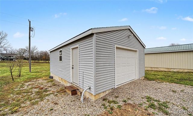 30421 Peach Blossom Lane, Lebanon, MO 65536