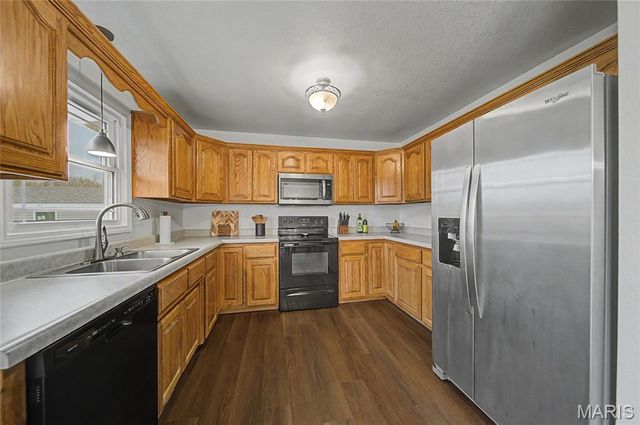 30421 Peach Blossom Lane, Lebanon, MO 65536